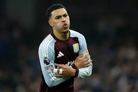 دقيقة بدقيقة.. أستون فيلا 2-1 مانشستر يونايتد.. روجرز من جديد